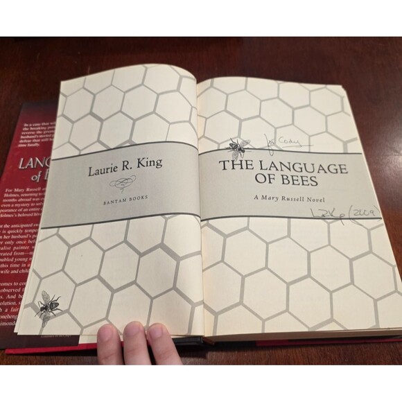 Language Of Bees Laurie R. King SIGNED 1st Printing 1st Edition 2009 HC DJ - Picture 7 of 15